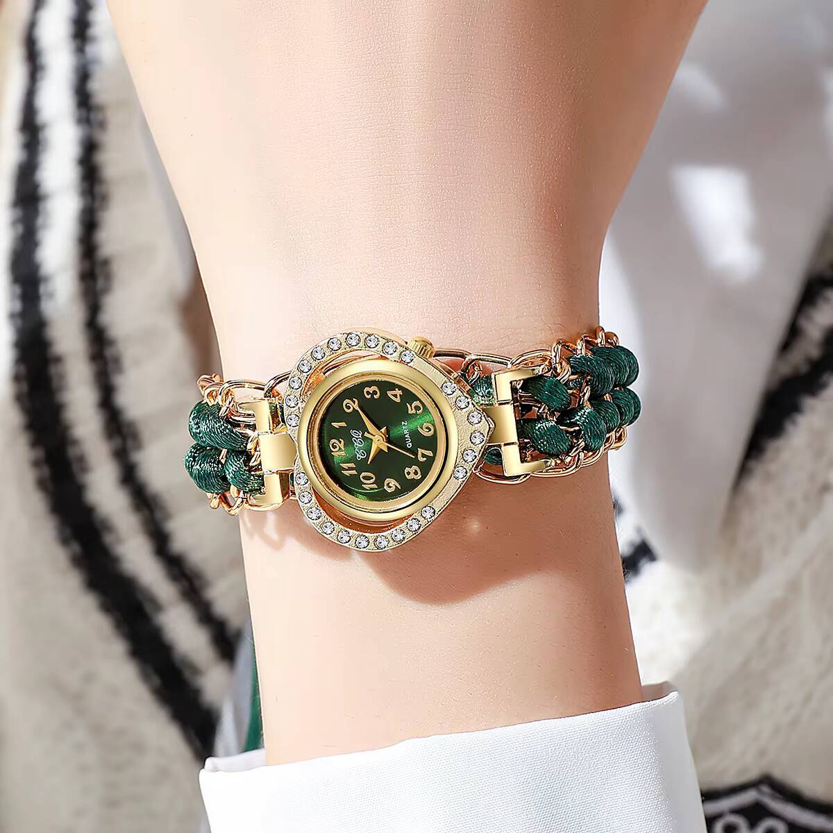 Fashion Rhinestone Heart Dial  - Open Heart Watch ulasan dan harga